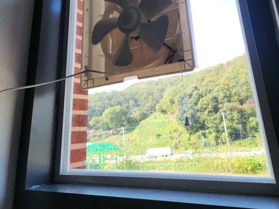 거울, 유리 교체 시공 현장