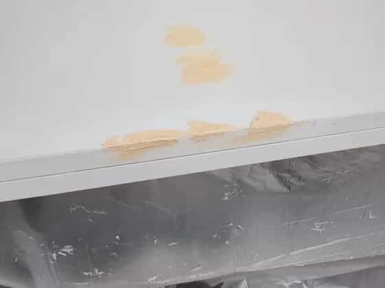 얼룩을 지운 주방 상판